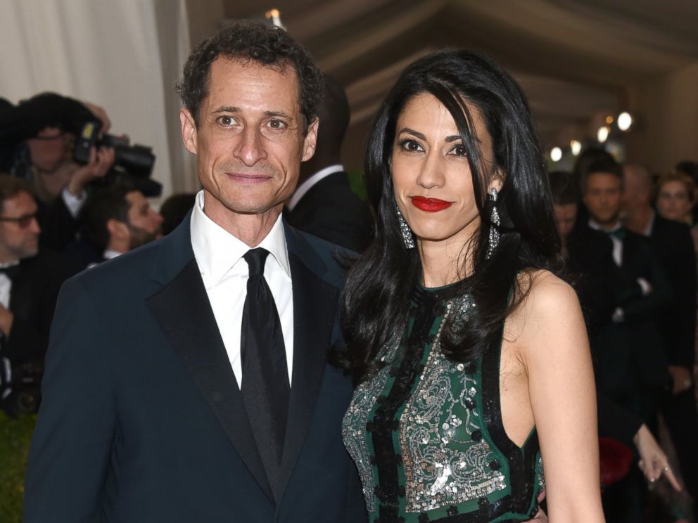 PHOTO: Anthony Weiner and Huma Abedin arrive at The Metropolitan Museum of Art Costume Institute Benefit Gala, celebrating the opening of Manus x Machina: Fashion in an Age of Technology on Monday, May 2, 2016, in New York City.
