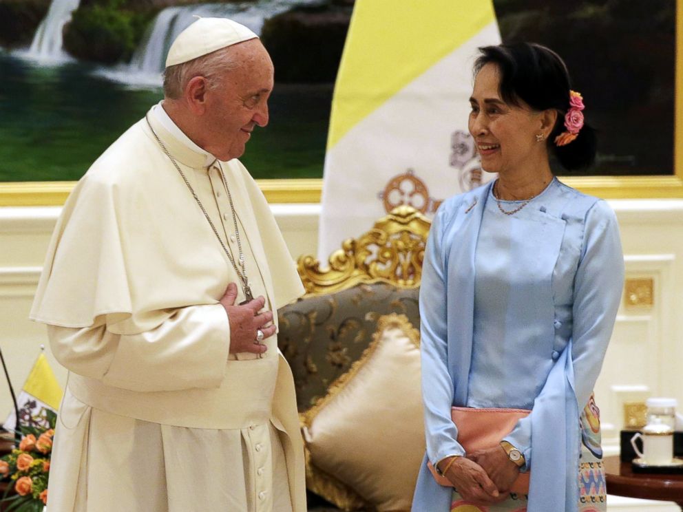 Pope Francis meets Suu Kyi in Myanmar