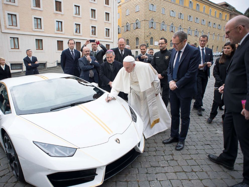 PHOTO: Pope Francis signs a Lamborghini Huracan he received as a gift as Lamborghini CEO Stefano Domenicali (2ndR) looks on, Nov. 15, 2017, at the Vatican.
