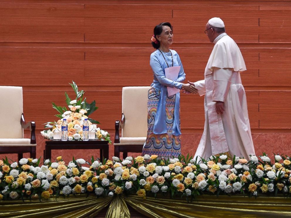 PHOTO: Pope Francis shakes hands with Myanmars civilian leader Aung San Suu Kyi during an event in Naypyidaw, Nov. 28, 2017. 