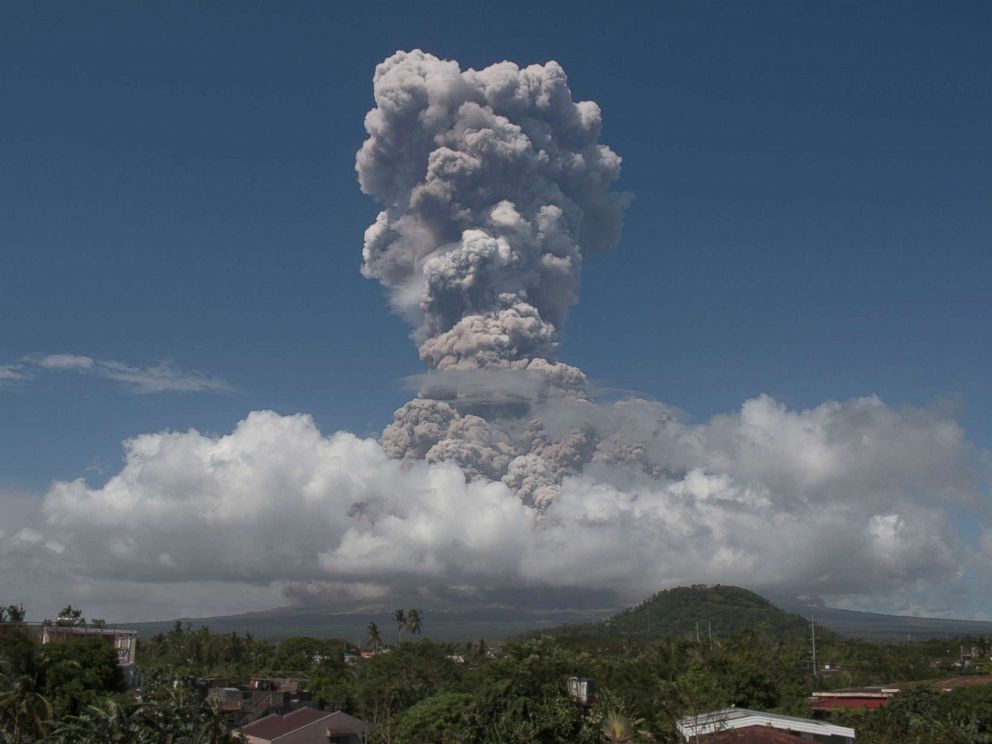 PHOTO: A huge column of ash shoots up to the sky during the eruption of Mayon volcano Monday, Jan. 22, 2018 as seen from Legazpi city, Albay province, in the Philippines.