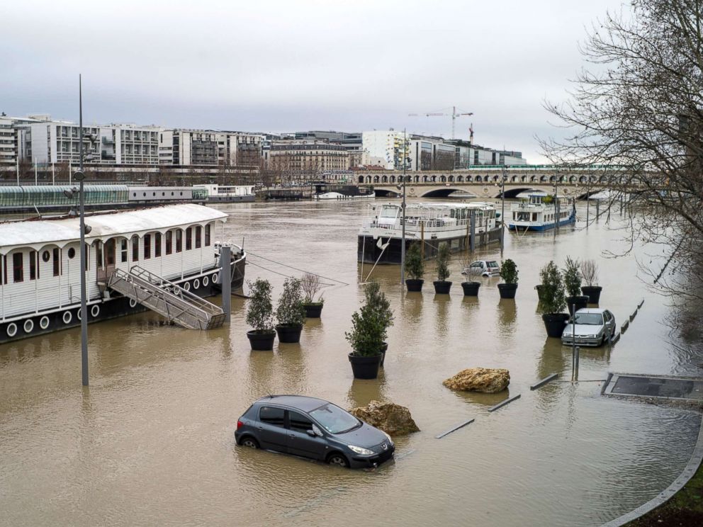 PHOTO: Submerged cars are seen along the flooded banks of the Seine river in Paris, Jan. 23, 2018.