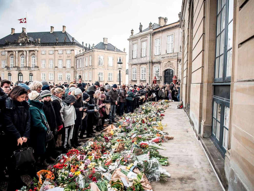 PHOTO: People lay down flowers in front of Amalienborg Palace in Copenhagen, Denmark, Feb. 15, 2018, after His Royal Highness Prince Henrik died, Feb. 13, at Fredensborg Castle.