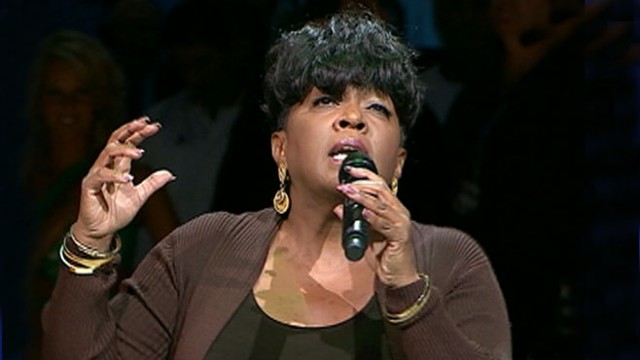 VIDEO: Twitter users blast Anita Bakers singing of the Star-Spangled Banner.