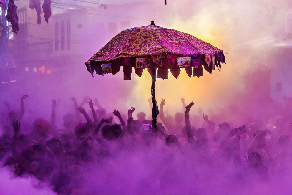 PHOTO: Indian and foreign tourists take part in the kapda phaar or cloth tearing during Holi celebrations in Pushkar, in the Indian state of Rajasthan on March 2, 2018.